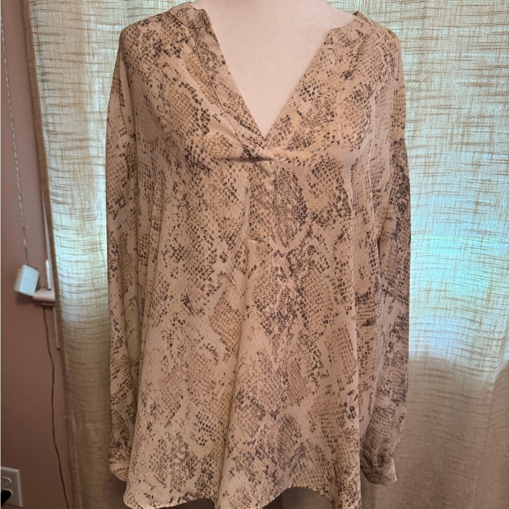 Ava & Viv Beige Snake Print V-Neck Blouse